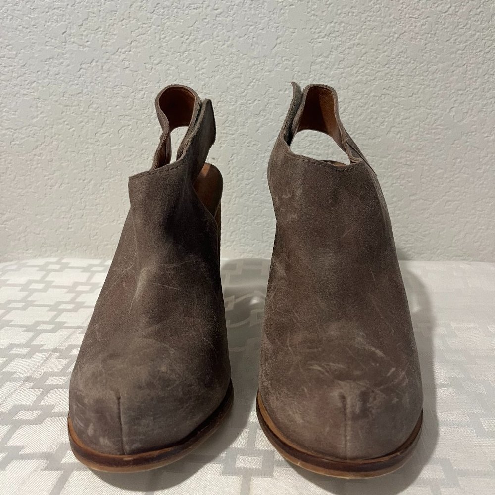 Jeffrey Campbell, Suede Tan Sling Back, Closed Toe Shoe. Size 8